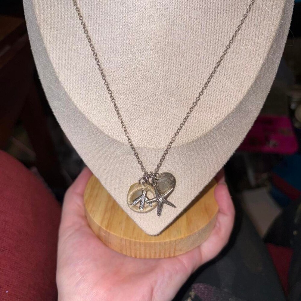 Aeropostale silver heart and star and peace charm necklace #aeropostale #charms